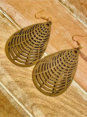 Large Wood Cutout Teardrop Dangle Earrings in Metallic Gold